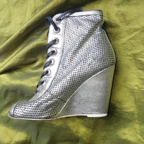 CHANEL Metallic Silver Lace Up Peep-Toe Booties Boots Size 36 SPRING 2008 RTW - Picture 10 of 14